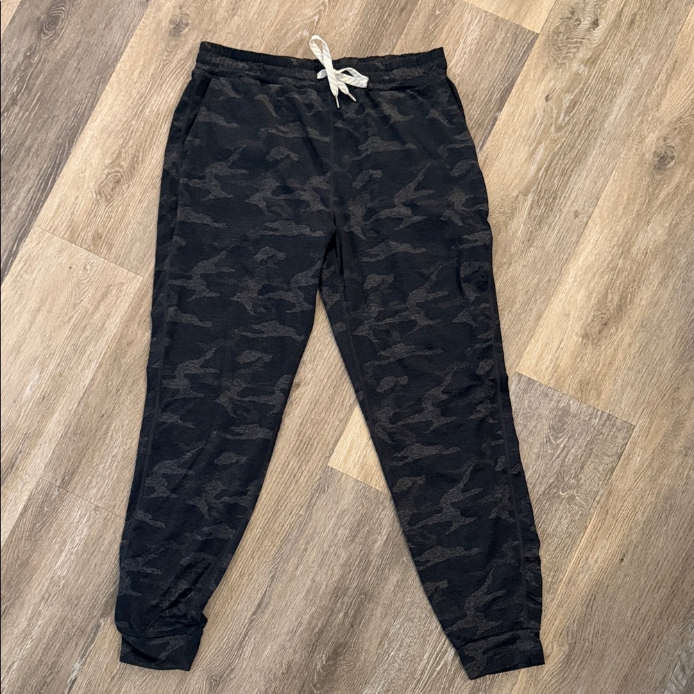 Vuori Black Camo Joggers with White Drawstring